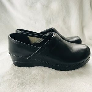 Dansko | Pro Black Box Clog